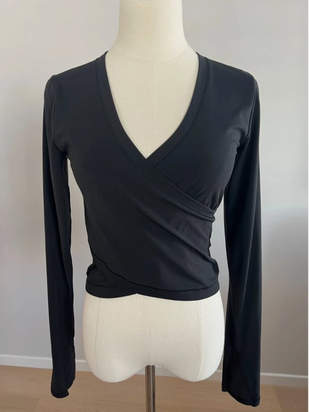 Athleta Leisureware Cross Crop Top Sz S/P Black NWOT